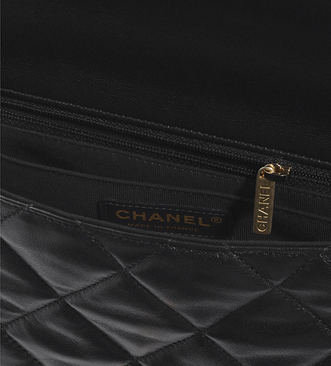 Chanel Flap Bag With Pearl And Woven Chain CC Logo Chanel Flap Bag With Pearl And Woven Chain CC Logo