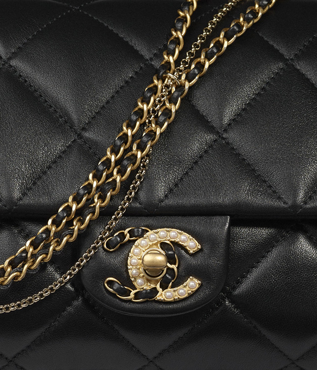Chanel Flap Bag With Pearl And Woven Chain CC Logo Chanel Flap Bag With Pearl And Woven Chain CC Logo