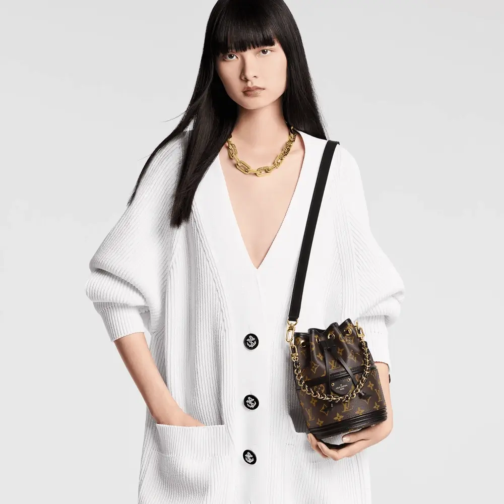 Louis Vuitton Canoé Bag in Monogram Canvas Model shots 2