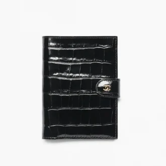 Chanel passport holder crocodile embossed calfskin gold tone metal AP5193B2378694305